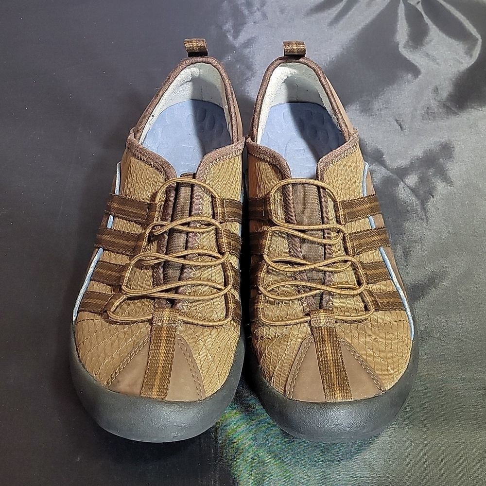 PRIVO SLIP ON SHOES BY CLARKS - Picture 2 of 15